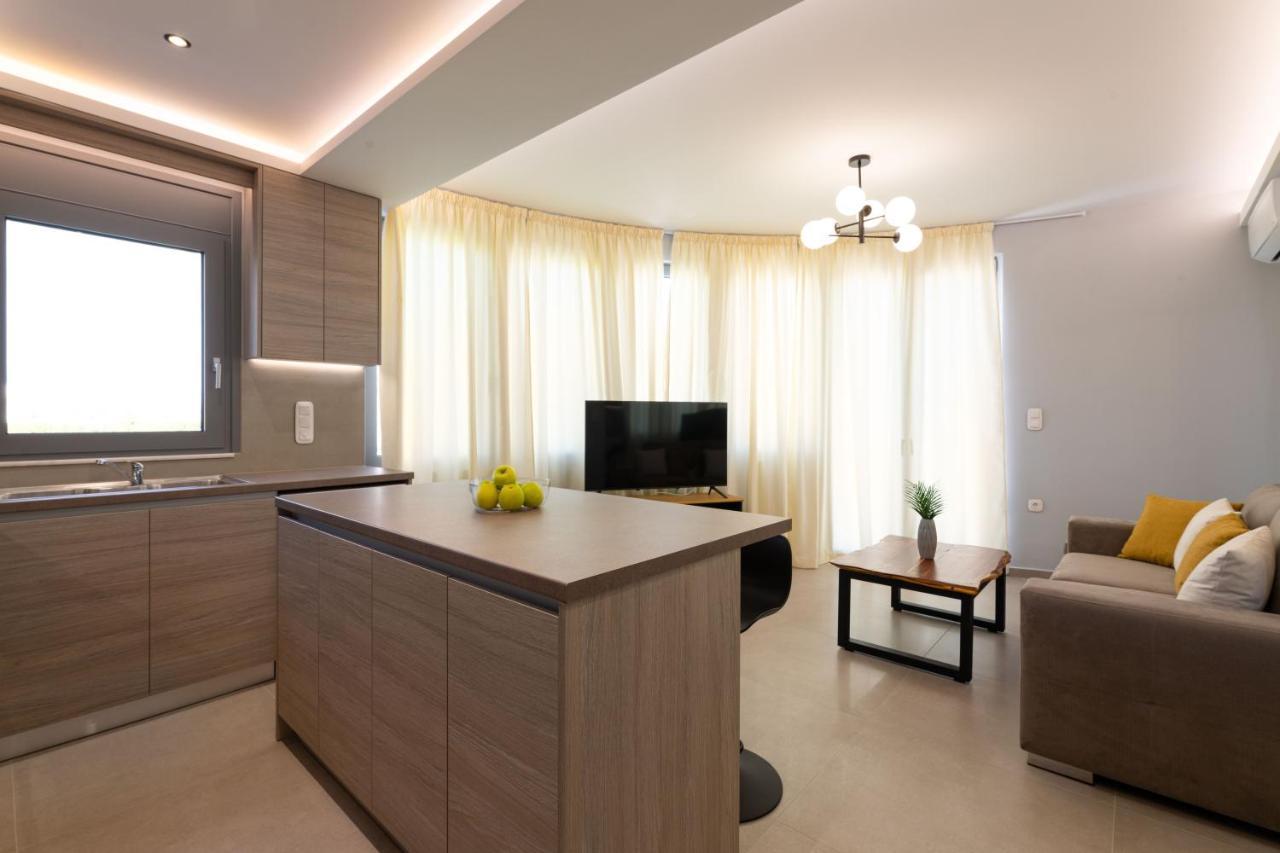 Tsatos Luxury Residence クレマスティ エクステリア 写真