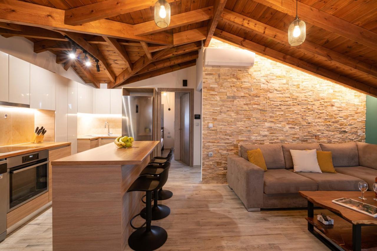 Tsatos Luxury Residence クレマスティ エクステリア 写真