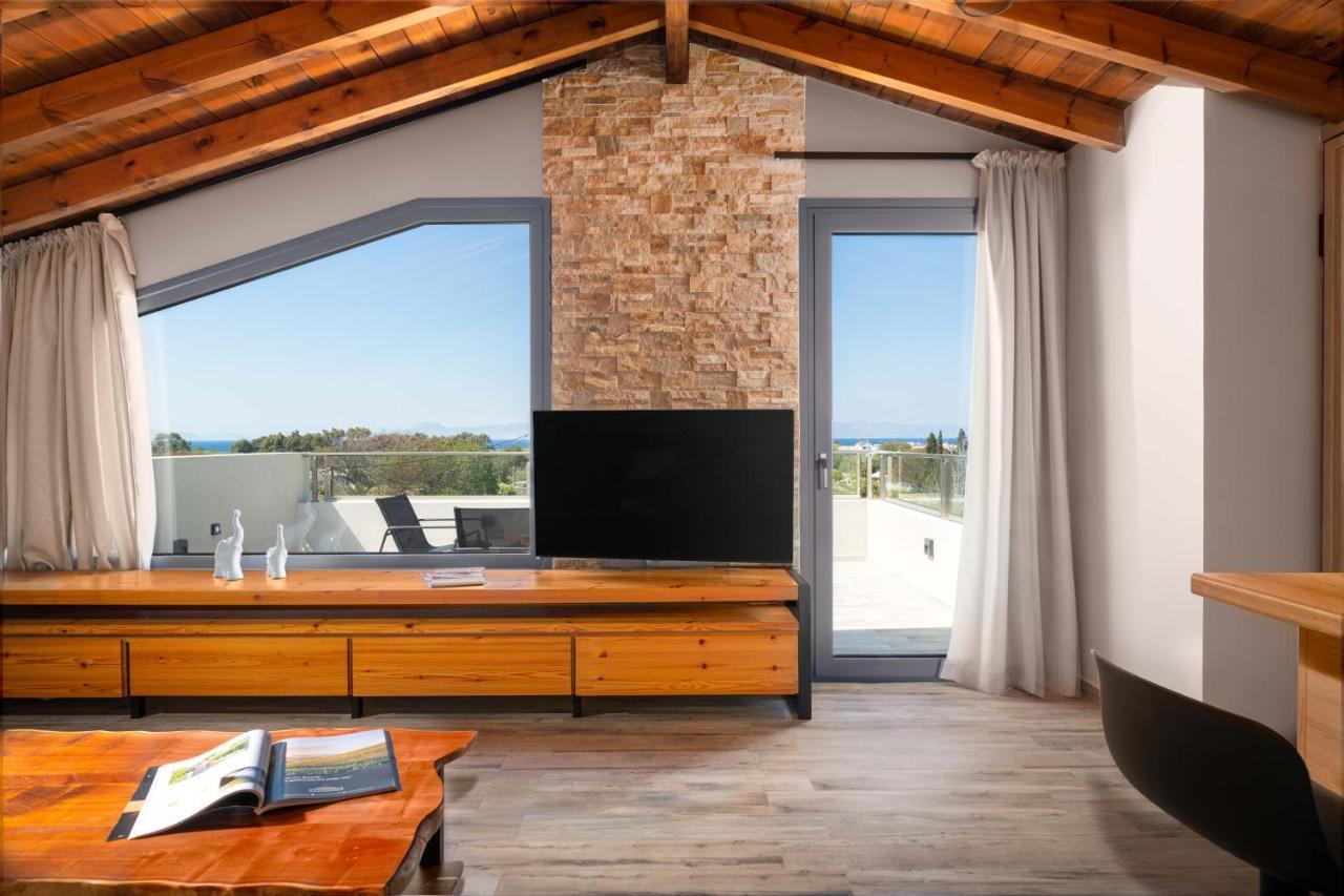 Tsatos Luxury Residence クレマスティ エクステリア 写真