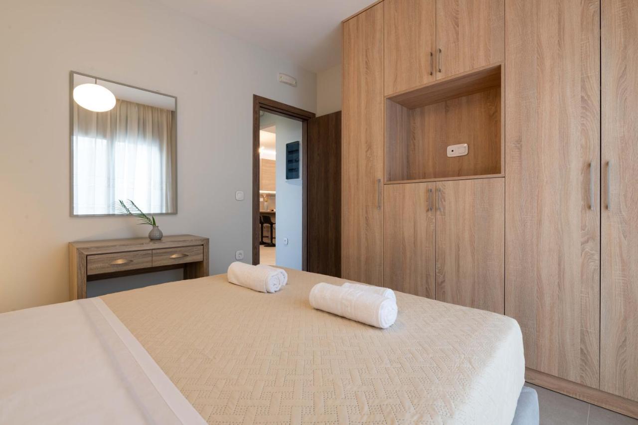 Tsatos Luxury Residence クレマスティ エクステリア 写真