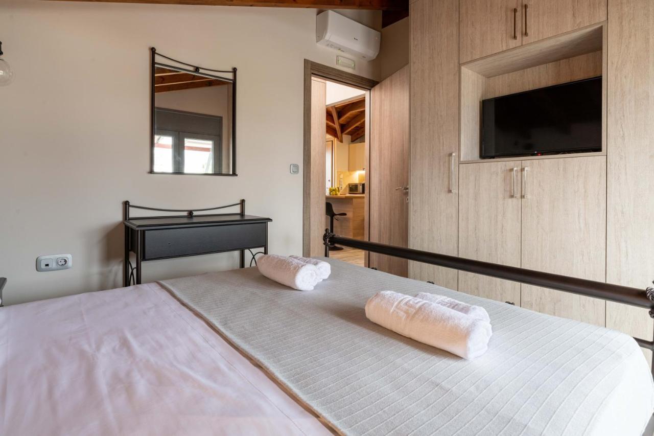 Tsatos Luxury Residence クレマスティ エクステリア 写真