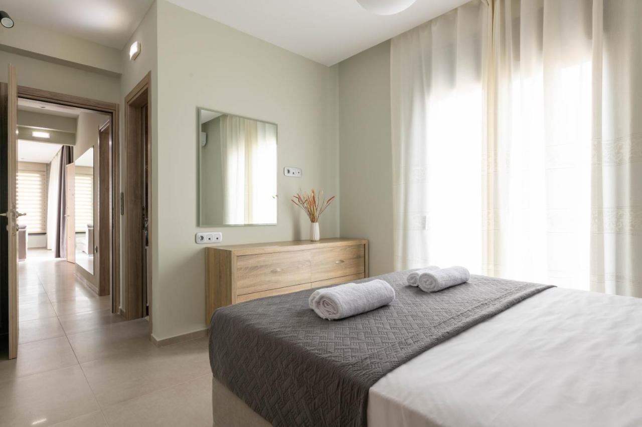 Tsatos Luxury Residence クレマスティ エクステリア 写真